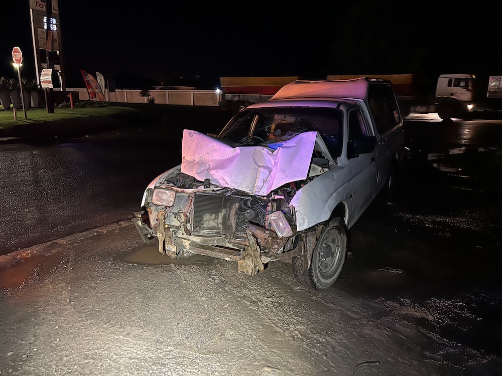 iNews Ermelo - Bakkie and truck collision