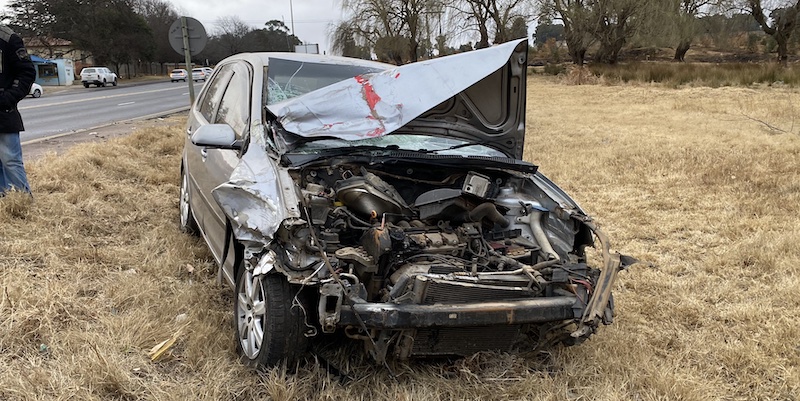 iNews Ermelo - Golf crashes into back of bakkie